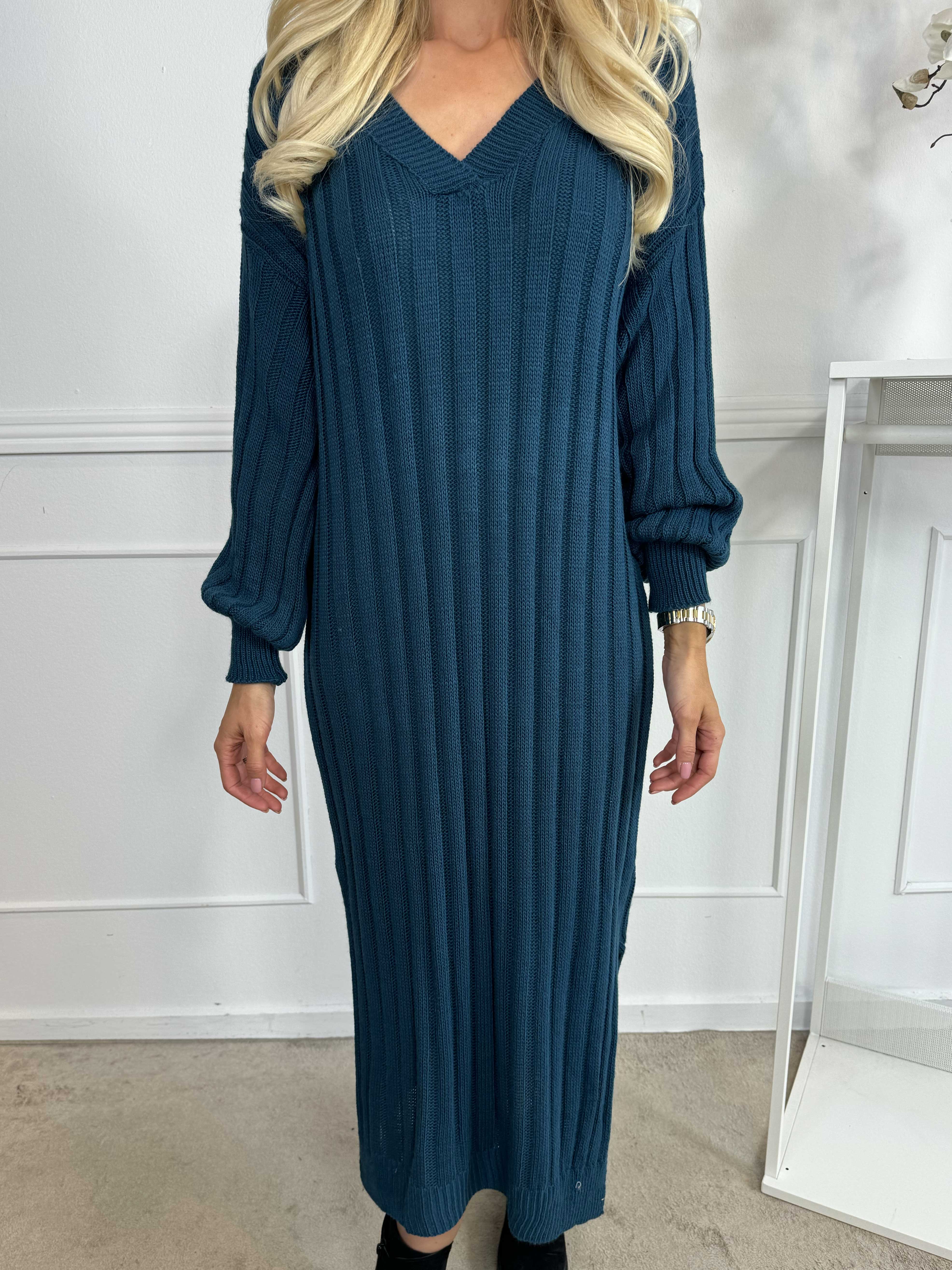 Hanine - Lång stickad klänning med v-ringning